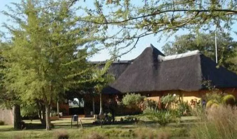 هتل The Big 5 Chobe Lodge