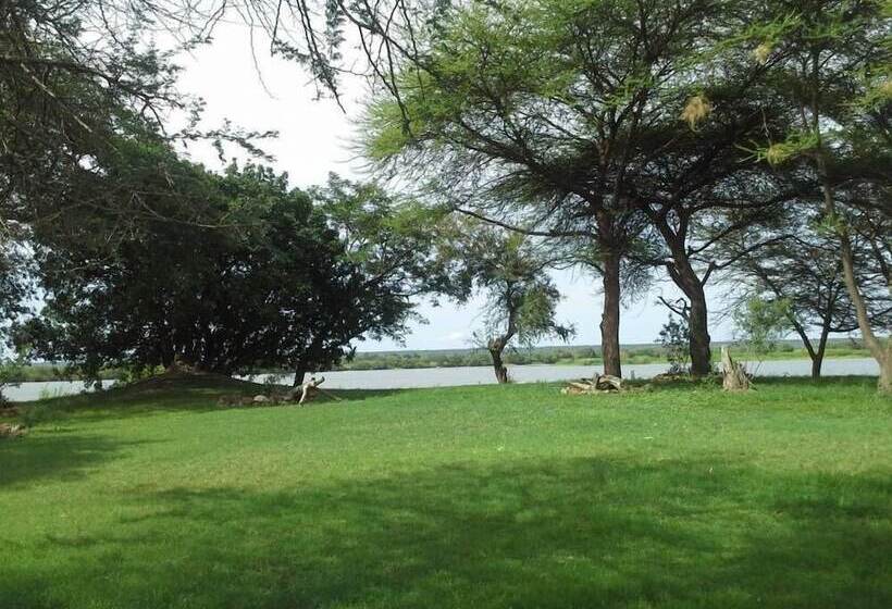 هتل The Big 5 Chobe Lodge