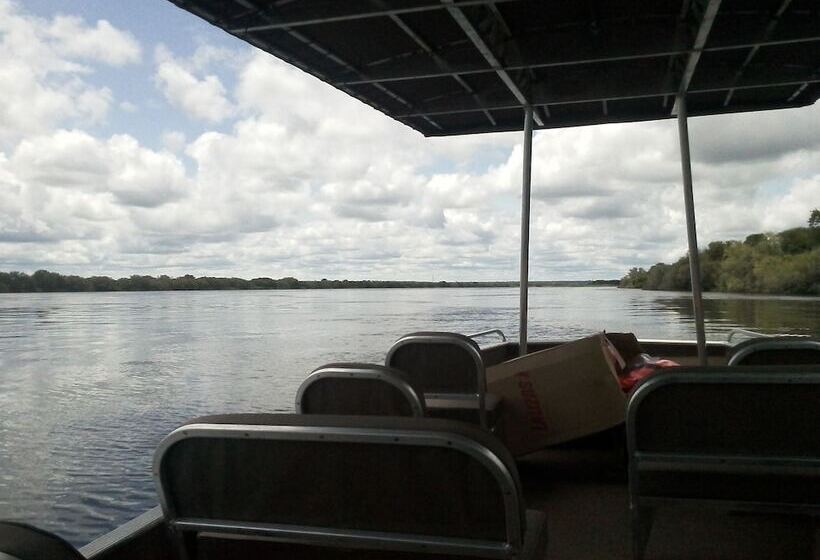 هتل The Big 5 Chobe Lodge