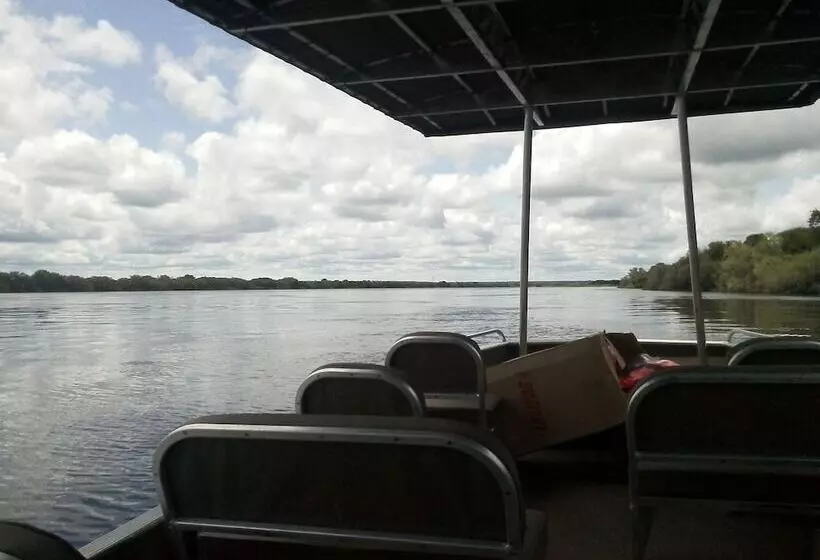 هتل The Big 5 Chobe Lodge