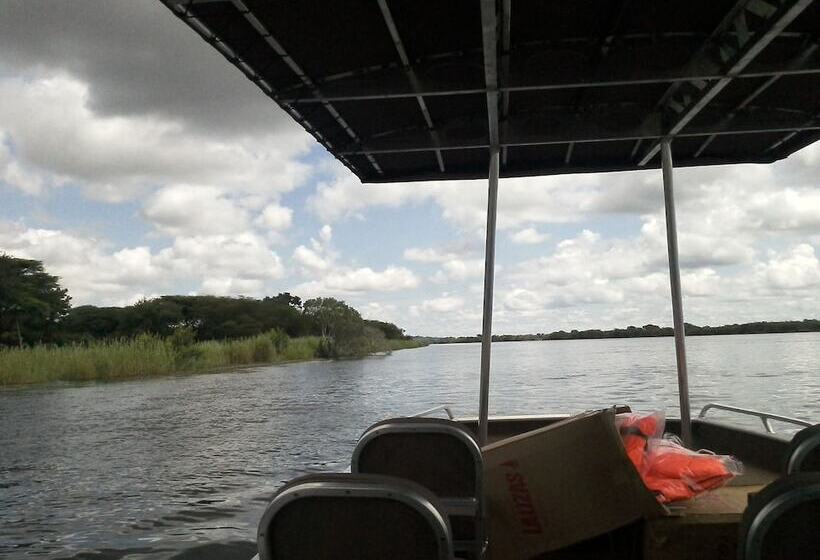 هتل The Big 5 Chobe Lodge