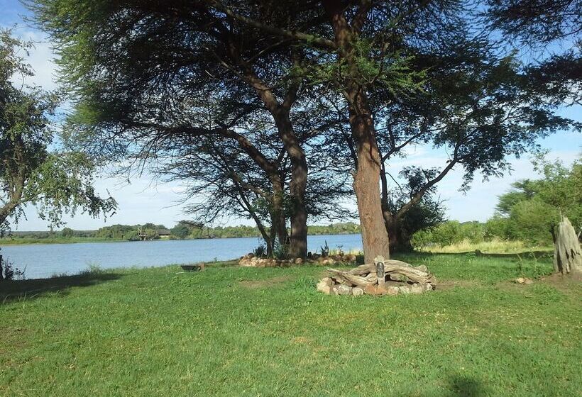 هتل The Big 5 Chobe Lodge