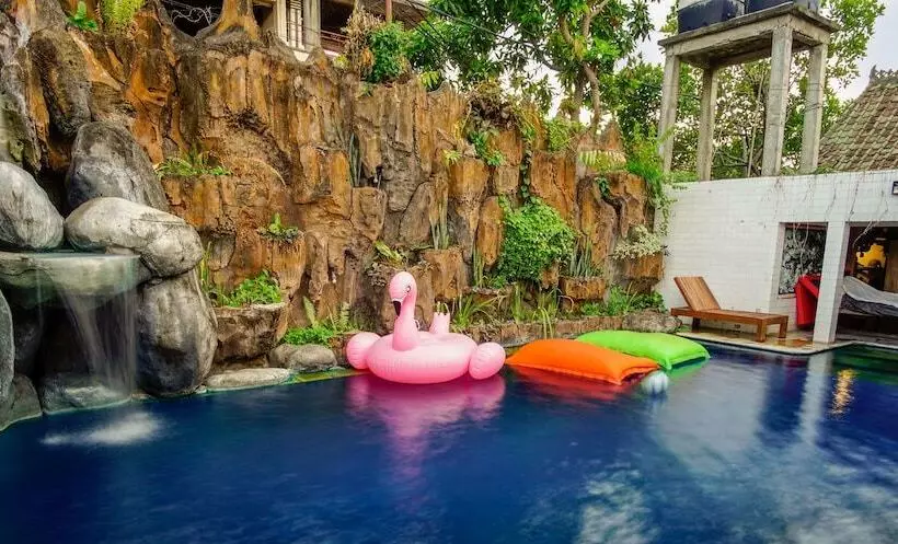 ベッドアンドブレックファースト Lovina Central Hostel