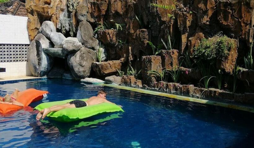 Bed and Breakfast Lovina Central Hostel