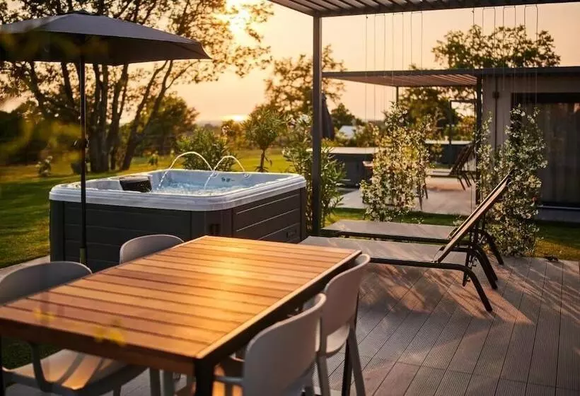 تختخواب و صبحانه San Servolo Wellness Resort   Adults Only