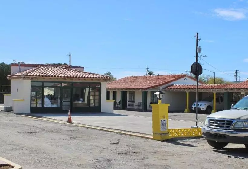 هتل Economy Inn