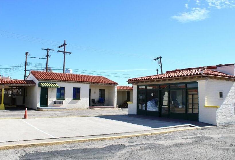 فندق Economy Inn