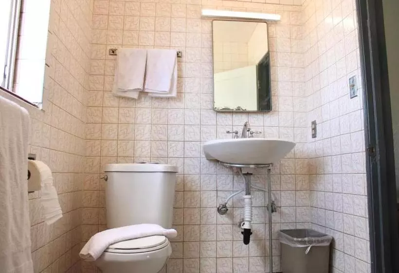 هتل Economy Inn