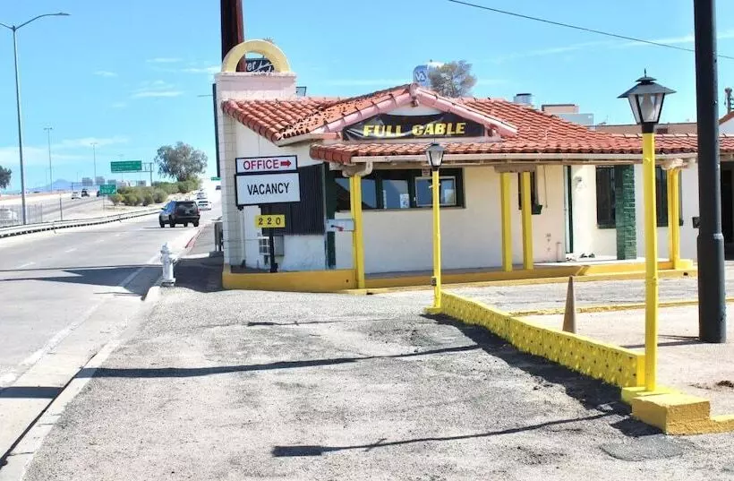 هتل Economy Inn