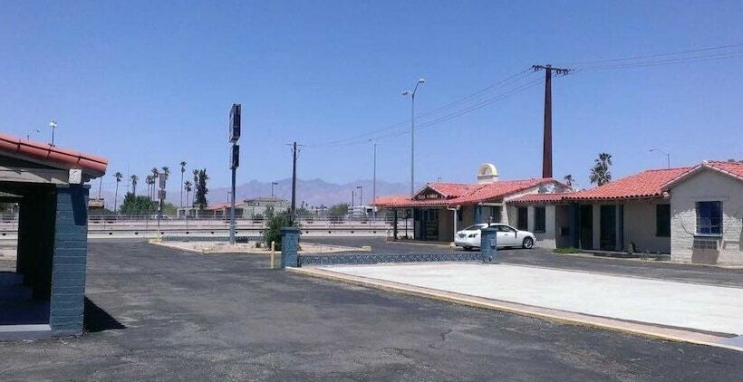 فندق Economy Inn