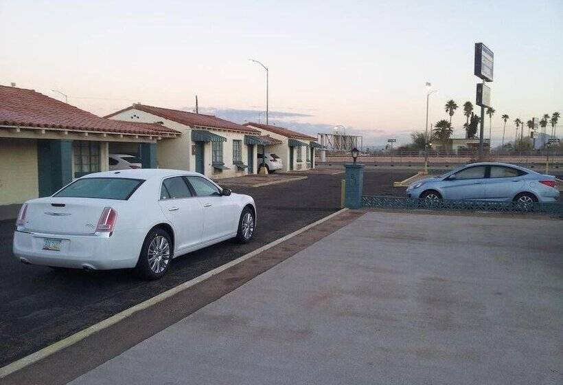 فندق Economy Inn