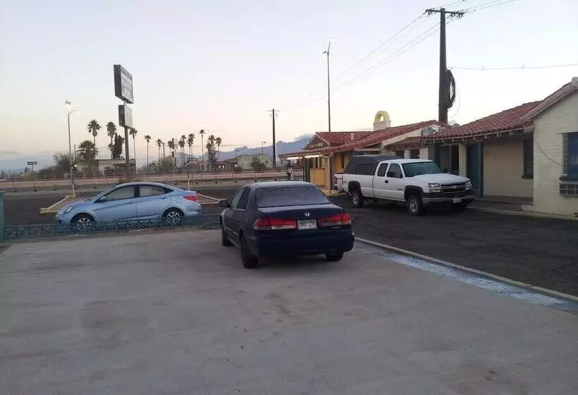 هتل Economy Inn