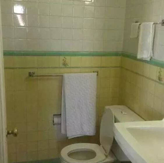 هتل Economy Inn
