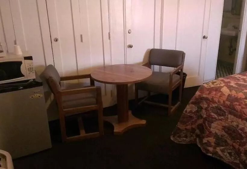 هتل Economy Inn