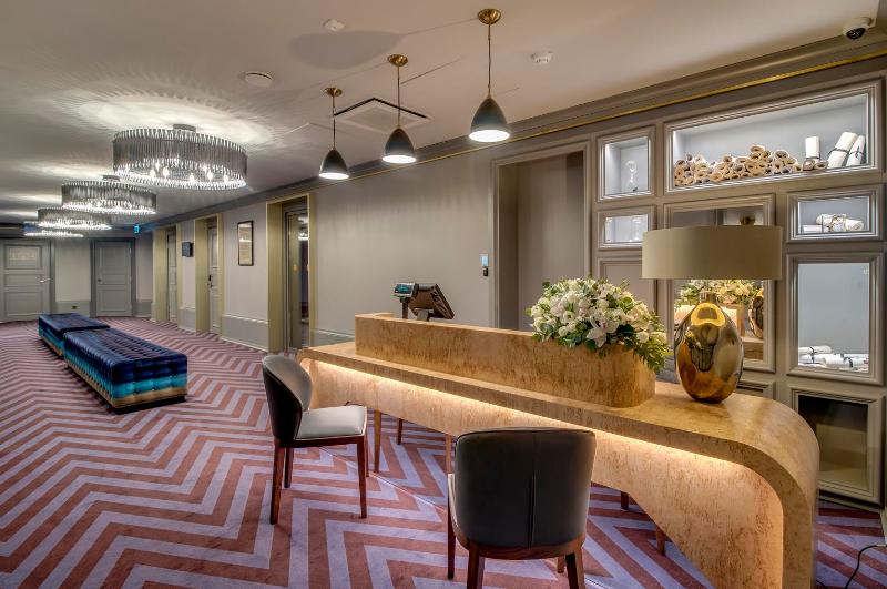 Grand Poet Hotel And Spa By Semarah