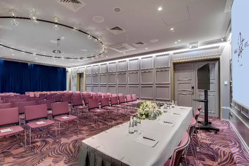 Grand Poet Hotel And Spa By Semarah