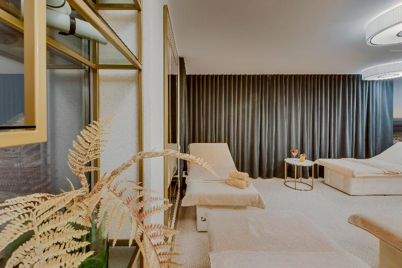 Grand Poet Hotel And Spa By Semarah