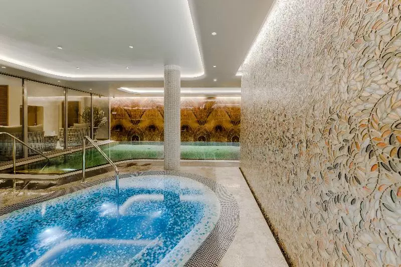 Grand Poet Hotel And Spa By Semarah