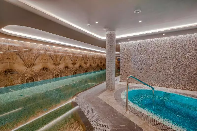 Grand Poet Hotel And Spa By Semarah