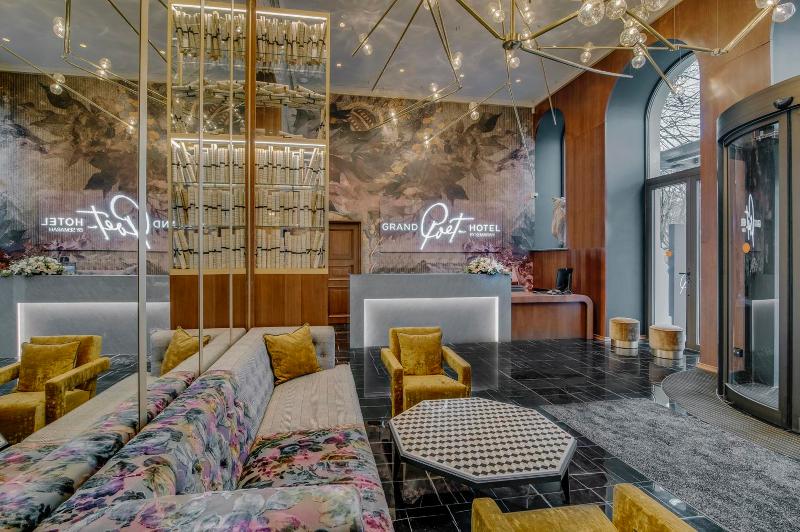 Grand Poet Hotel And Spa By Semarah