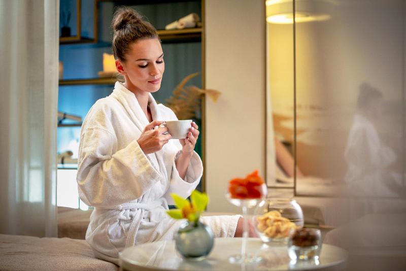 Grand Poet Hotel And Spa By Semarah