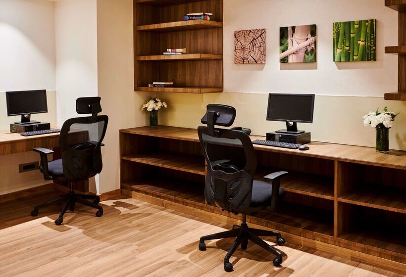 فندق Hilton Garden Inn Lucknow