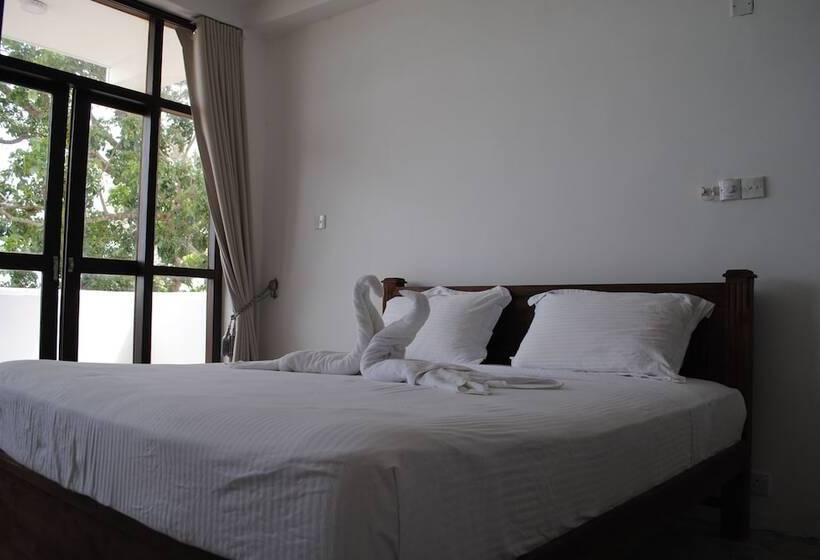 Отель Kaori Cafe And Villa