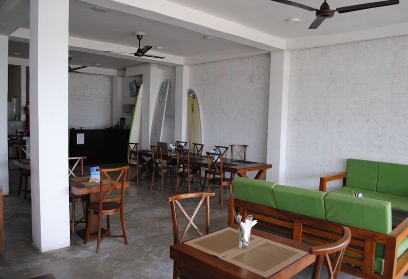 Отель Kaori Cafe And Villa