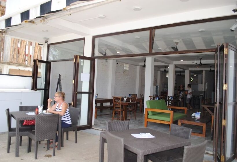 Отель Kaori Cafe And Villa