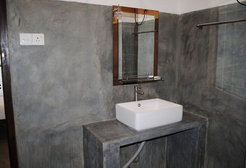 Отель Kaori Cafe And Villa