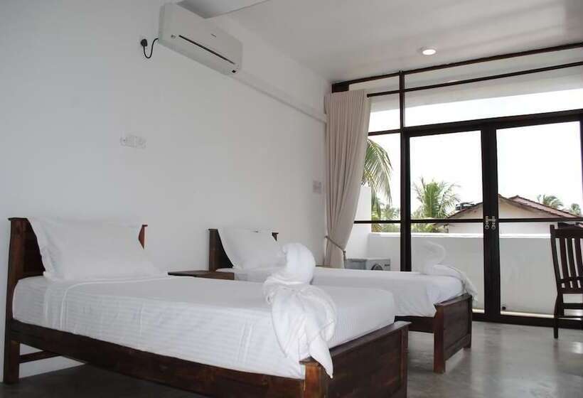 Отель Kaori Cafe And Villa