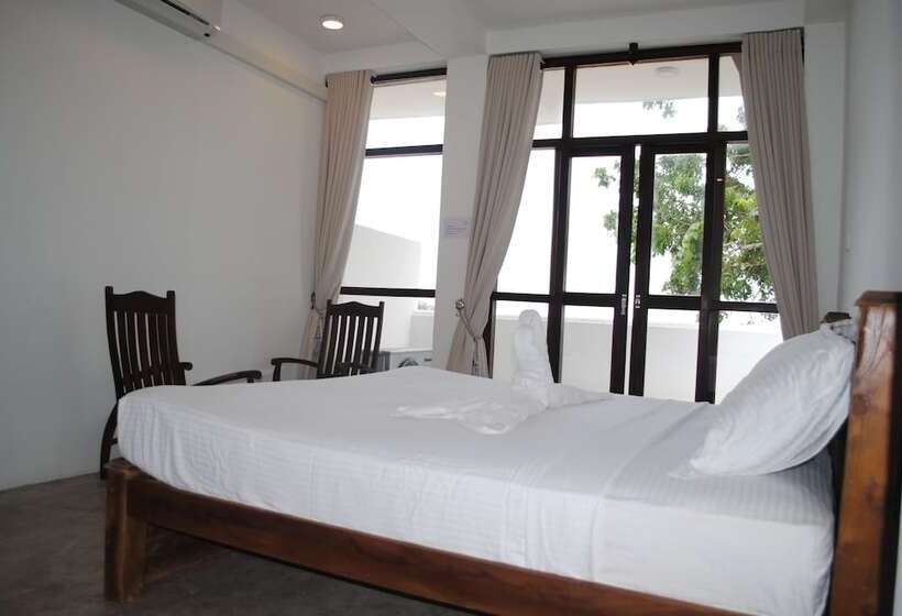 Отель Kaori Cafe And Villa