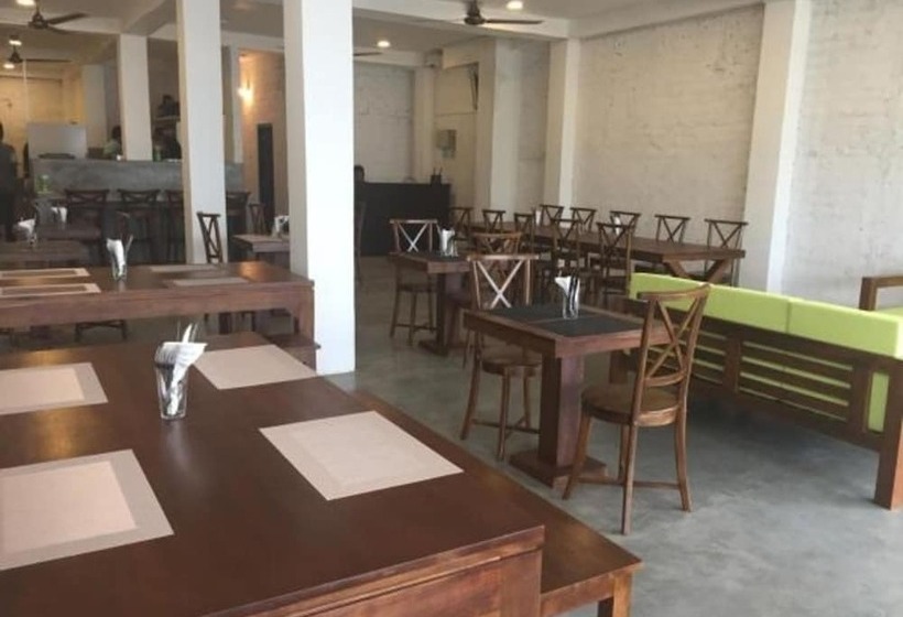 Отель Kaori Cafe And Villa