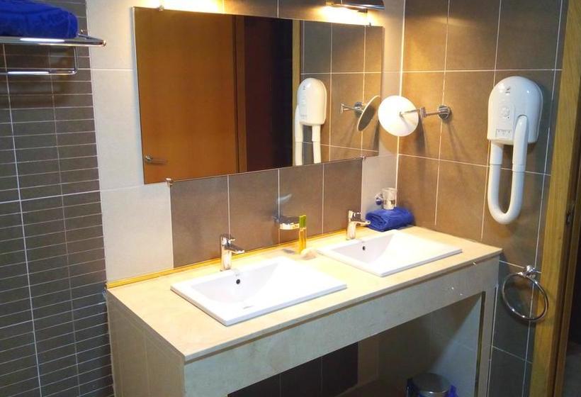 فندق Le Petit Bateau