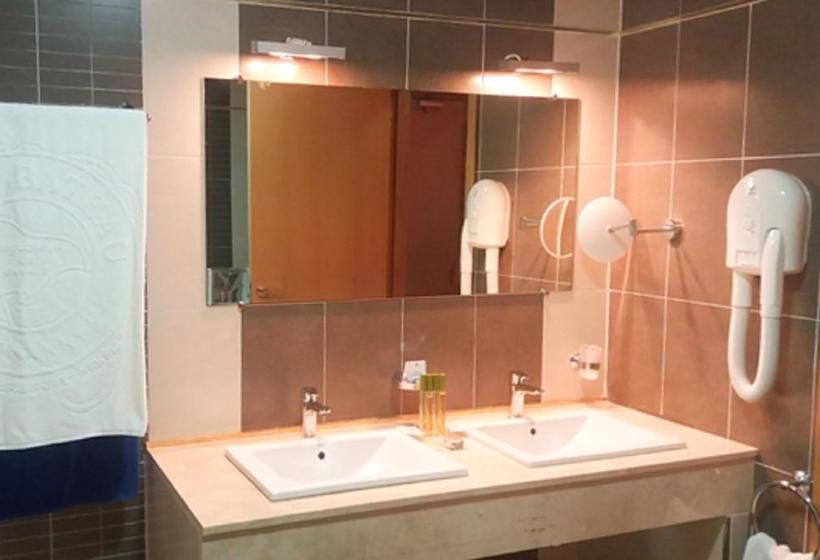 فندق Le Petit Bateau