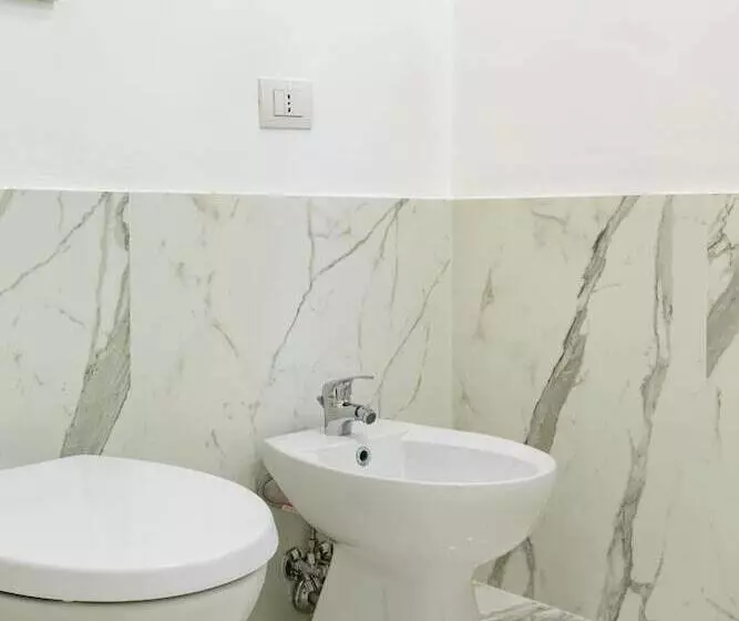 هتل Little Aurelius