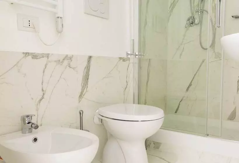 هتل Little Aurelius