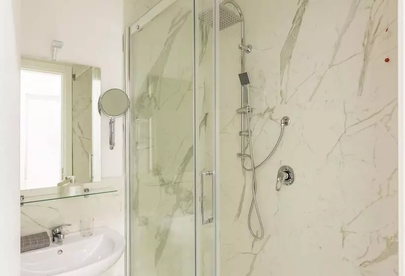 هتل Little Aurelius