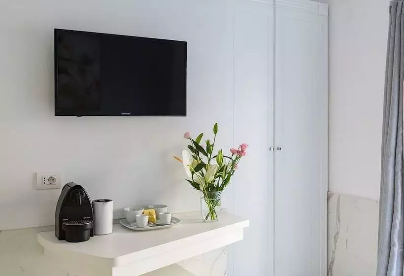 هتل Little Aurelius