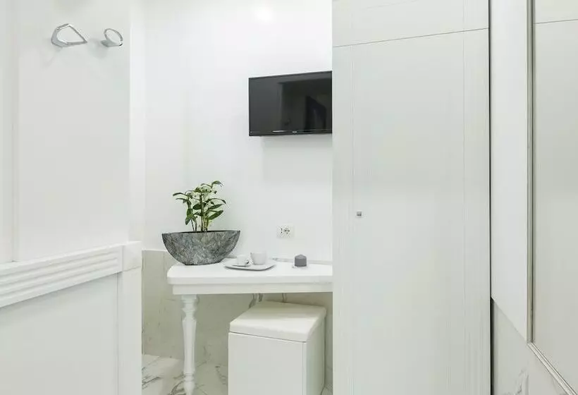 هتل Little Aurelius