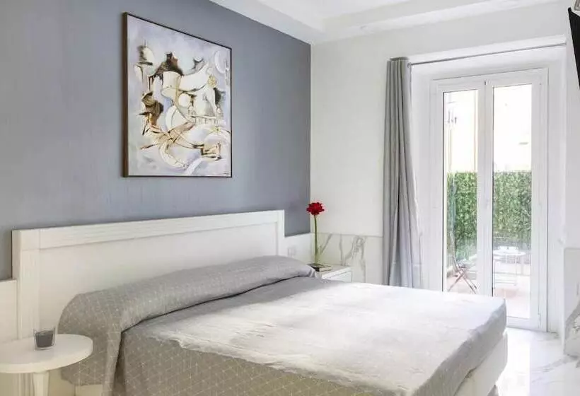 هتل Little Aurelius