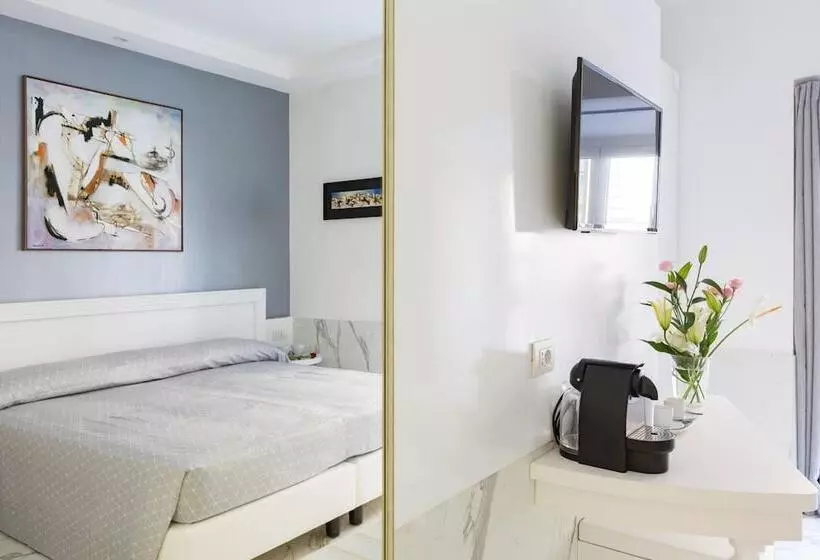 هتل Little Aurelius