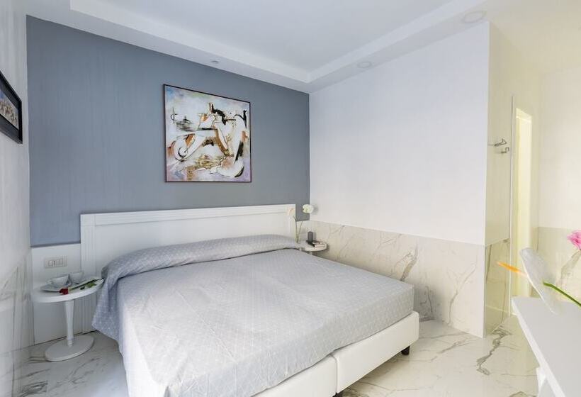 هتل Little Aurelius