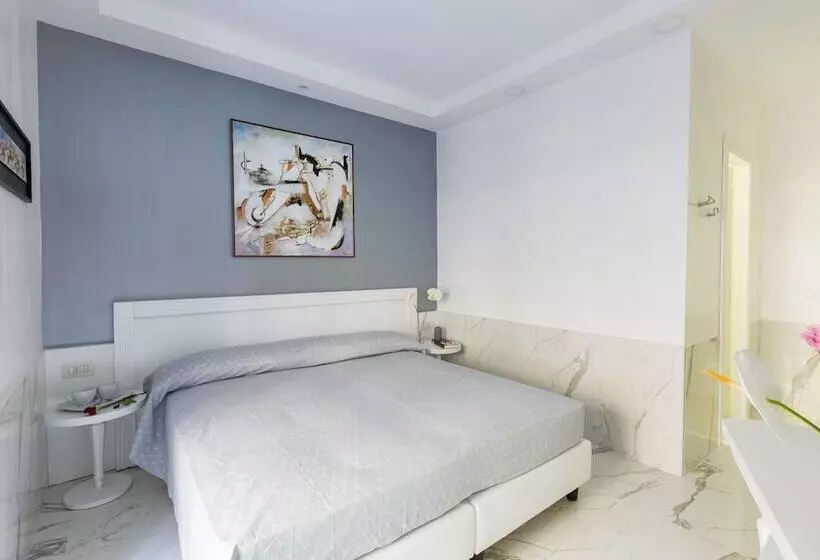 هتل Little Aurelius