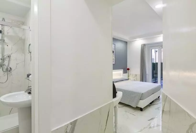 هتل Little Aurelius