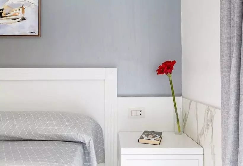 هتل Little Aurelius