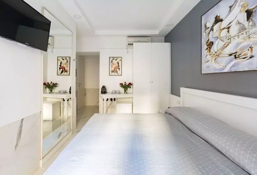 هتل Little Aurelius