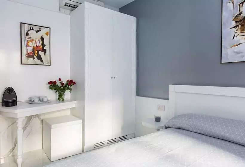 هتل Little Aurelius