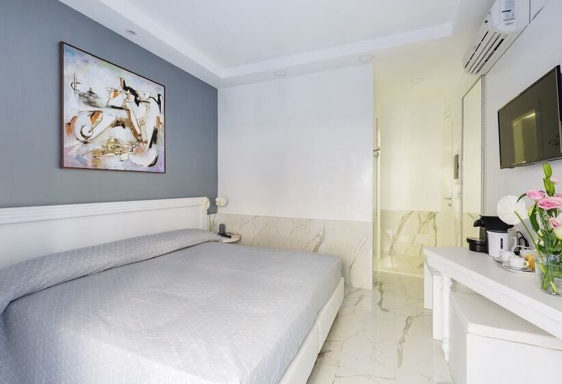 هتل Little Aurelius