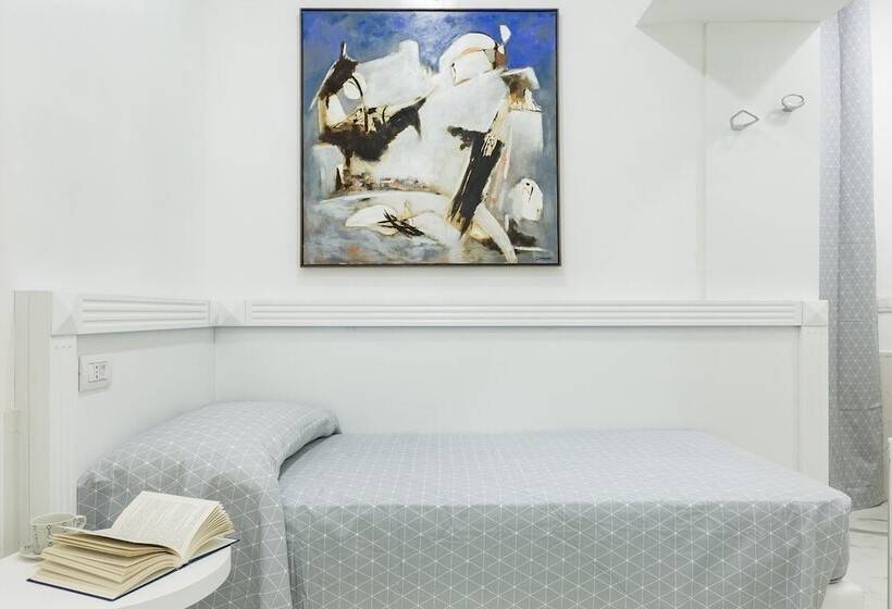 هتل Little Aurelius